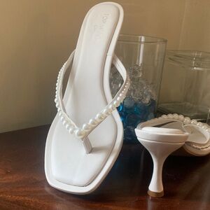 TOP Moda Pearl-Trim White Slide Sandals